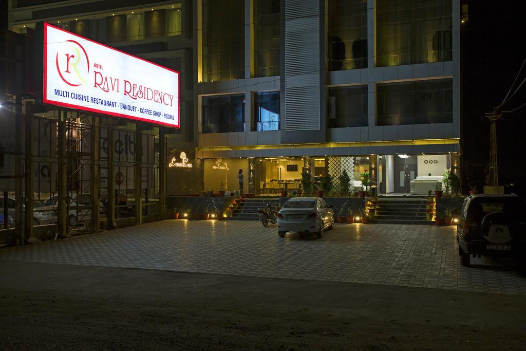 מלון Morbi Ravi Residency מראה חיצוני תמונה