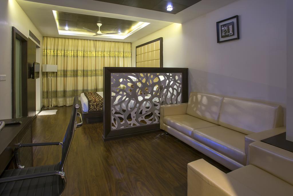 מלון Morbi Ravi Residency חדר תמונה