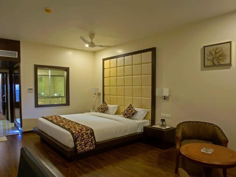 מלון Morbi Ravi Residency מראה חיצוני תמונה